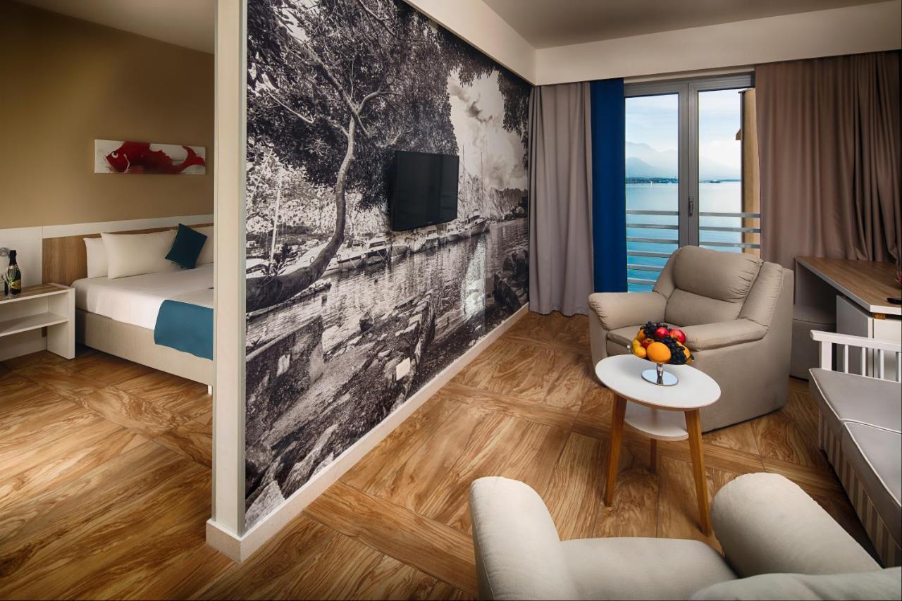 Carine Hotel Delfin Bijela Esterno foto